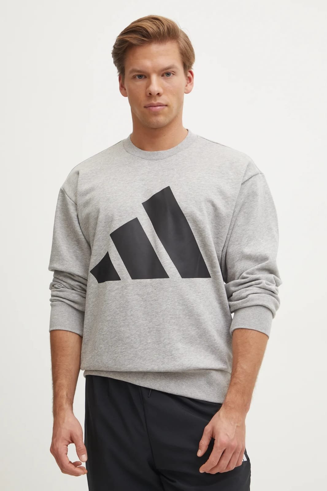 Buzo Adidas essentials big logo - Image 2