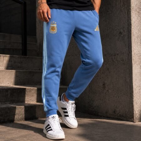Pantalón Adidas DNA Argentina Tela Fleece