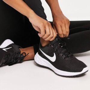 Nike Revolution 6