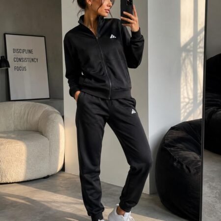 Conjunto Adidas Essentials Feel Cozy